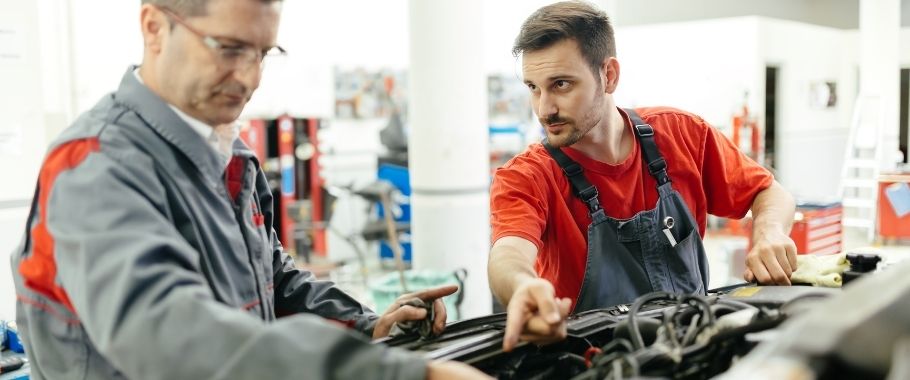 Premia roczna za dobre wyniki – ze składkami czy bez?