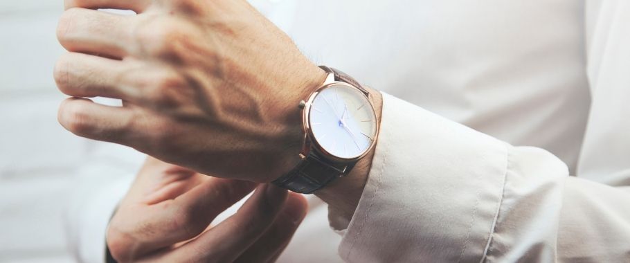 Zegarek w kosztach kancelarii