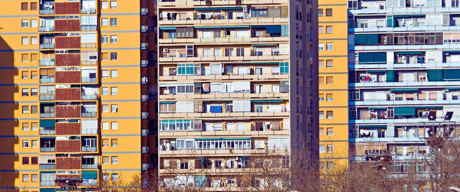 Blok grozi zawaleniem, ale nikt nie poczuwa się do odpowiedzialności