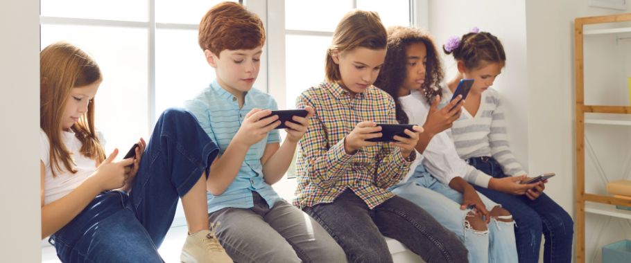 EU KIDS Act. Ograniczenia wiekowe i nowe obowiązki platform wobec małoletnich
